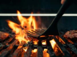 Hoe geniet je van het buiten koken zonder steeds bij de grill te staan?