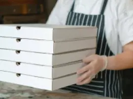 Een op de acht Nederlanders laat minstens eens per week eten bezorgen: pizza is favoriet